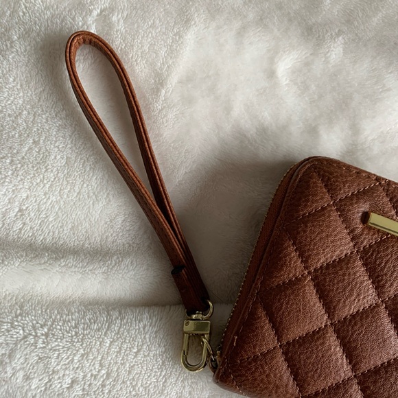 Steve Madden Quilted Wallet - Picture 8 of 8